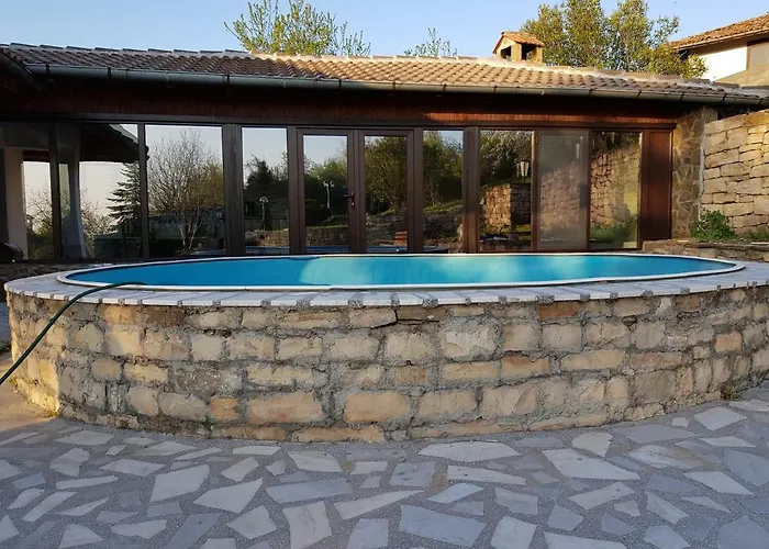 Holiday Home Arbanasi 別荘 アルバナシ